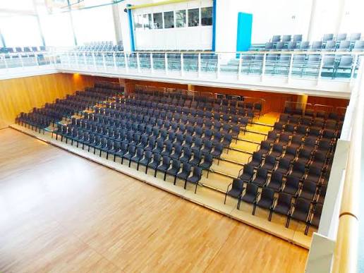 Tribüne Sporthalle nachrüsten und vorhandene Hallenfläche optimal nutzen